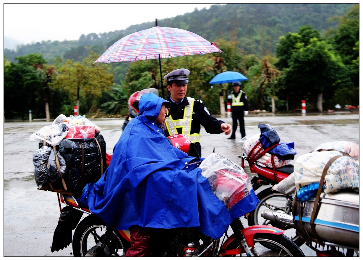 寒 风 冷 雨 见 温 暖